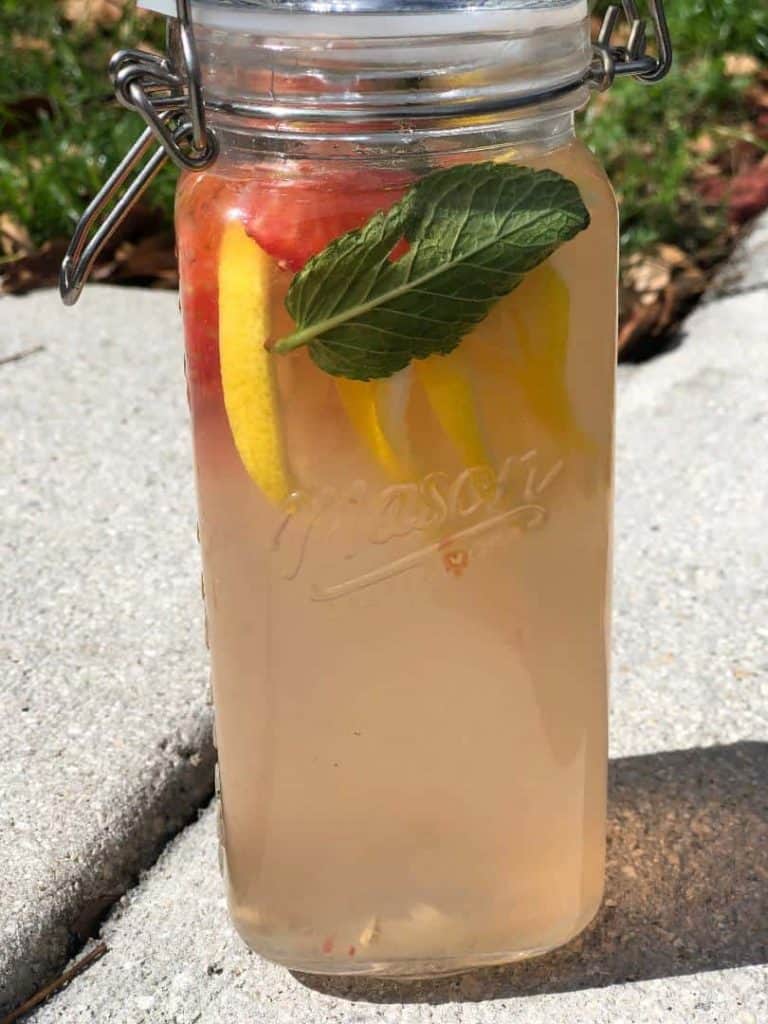 Keto stawberry lemonade